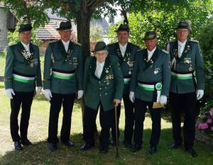 Auf dem Foto von links: Oberstleutnant Dirk Lappe, Ehrenoberst Josef Thöne, Alfons Niewels, Oberst Guido Düsing, Hauptmann der Arminius-Kompanie Heiner Thöne und Zeremonienmeister Sebastian Tofall.