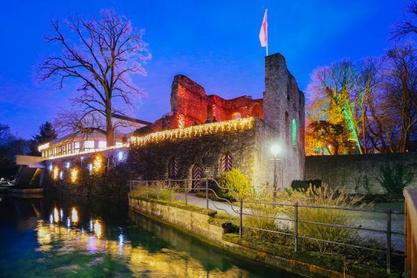 Tolles Bild: Die Burgruine zur Weihnachtszeit. Foto: Westfalen-Blatt/Besim Mazhiqi