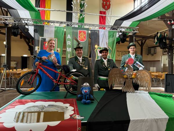 Schützen lassen ihr 100. Königspaar hochleben