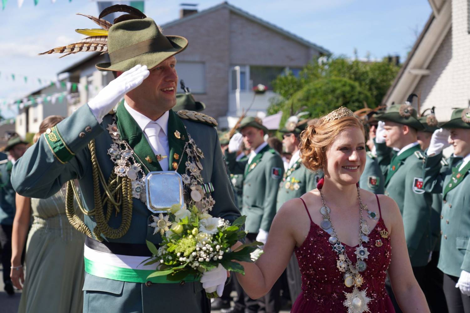 Das Königspaar wird auch in Bad Lippspringe nicht gewählt: Benedikt und Andrea Hildmann  vertreten noch bis zum Königsschießen am 8. Juli den Verein.